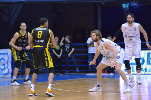 latina bergamo basket serie a2
