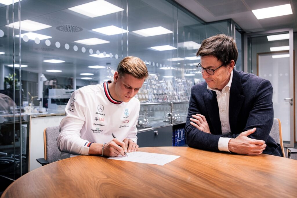 mick schumacher e Toto Wolff